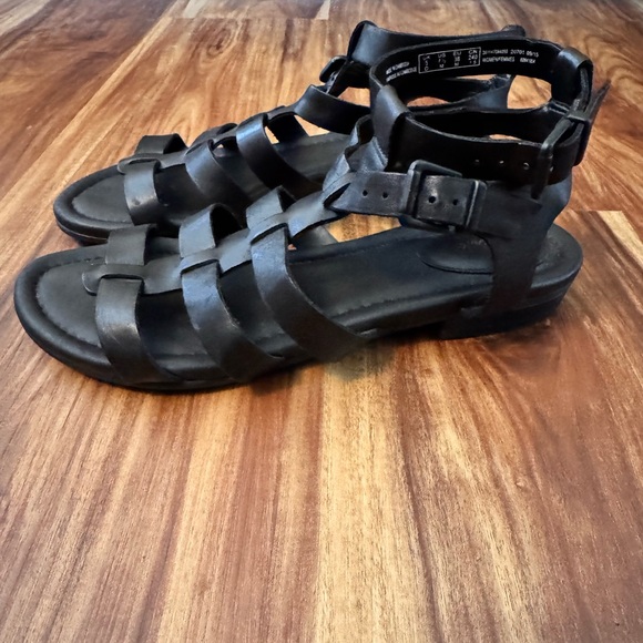 Clark’s Black Leather Gladiator Sandals EUC 7.5 - Picture 3 of 10